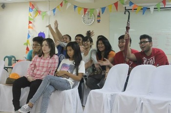 Foreign University International School Manila Philippines - Active and enthusiastic reactions from the freshmen